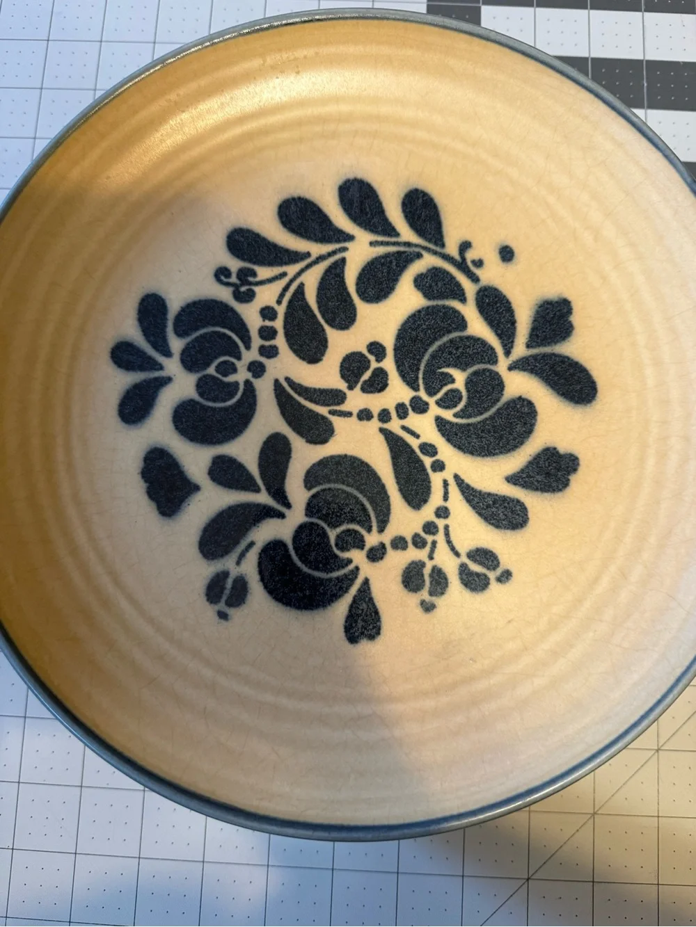 Set of 3 Pfaltzgraff Folk Art collection plates.
